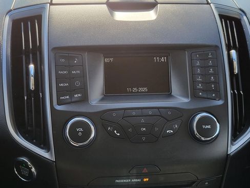 Used 2018 Ford Edge SE image 26