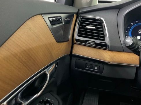 New 2025 Volvo XC90 T8 Plus w/ Protection Package Premier image 28