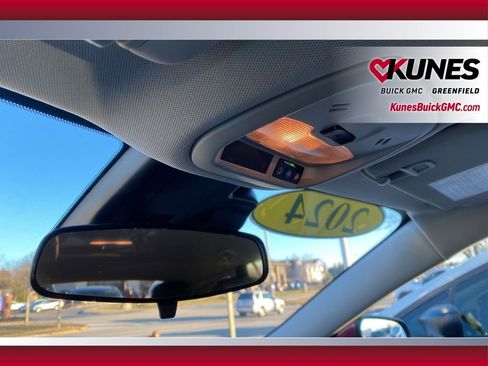 Used 2025 Chevrolet Trax LT image 31