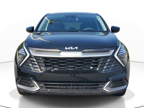 Used 2025 Kia Sportage LX FWD image 2