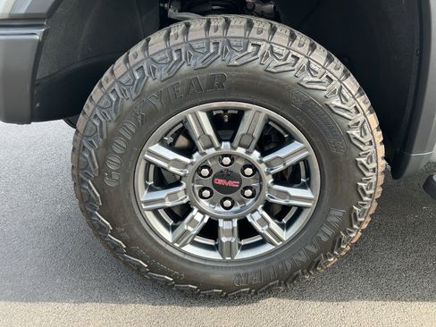 Used 2025 GMC Sierra 1500 AT4X AWD/4WD image 15