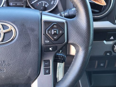 Used 2020 Toyota Tacoma SR5 w/ SR5 Appearance Package (SM) image 27