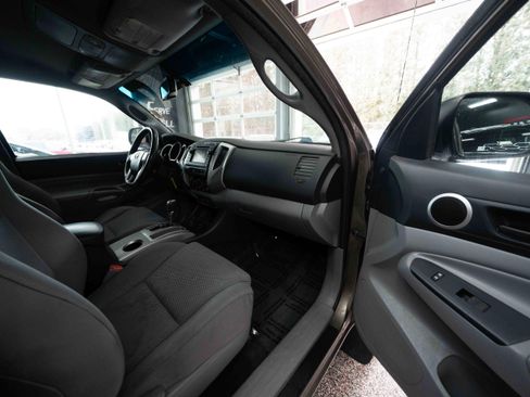 Used 2013 Toyota Tacoma 4x4 Access Cab V6 image 25