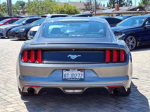 Used 2017 Ford Mustang Coupe RWD image 4