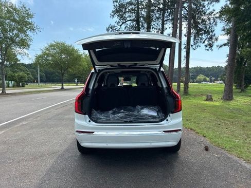 New 2026 Volvo XC90 T8 Plus w/ Protection Package Premier AWD/4WD image 18