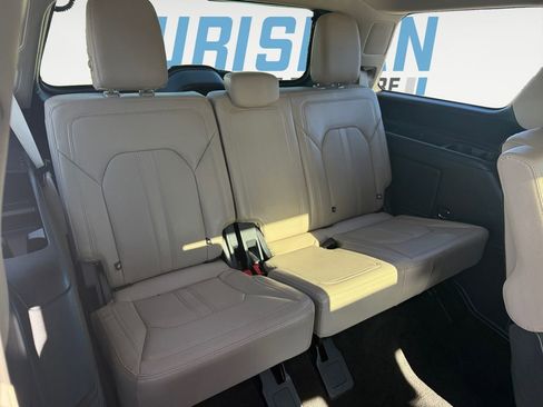 Used 2022 Ford Expedition Limited image 17