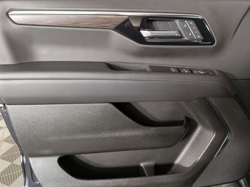 Certified 2025 Chevrolet Tahoe Z71 image 17