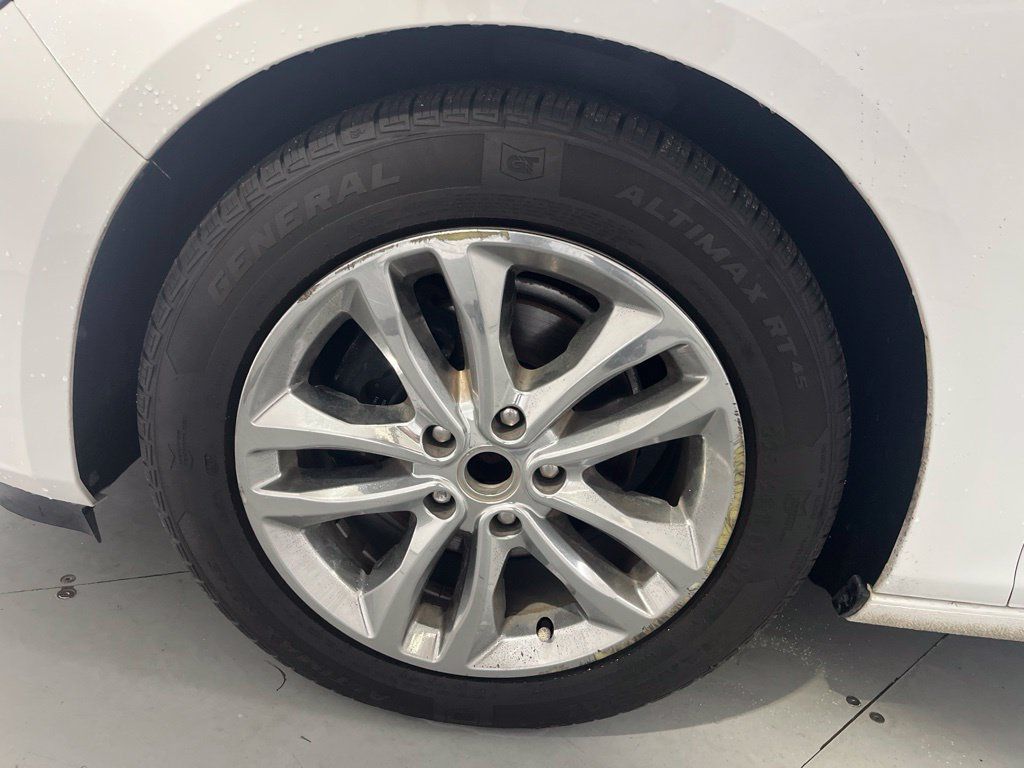 Used 2018 Chevrolet Malibu LT FWD image 13