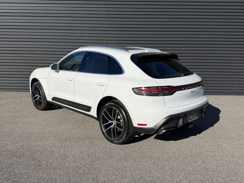 Certified 2024 Porsche Macan image 3