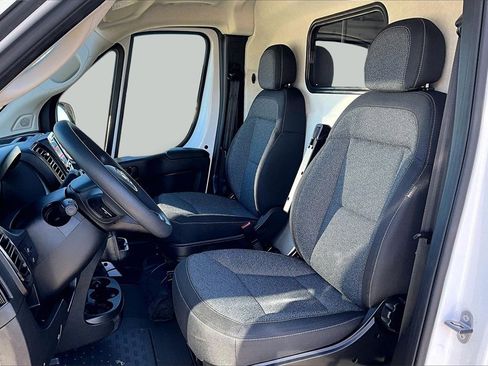 Used 2024 RAM ProMaster 2500 w/ Convenience Group image 23