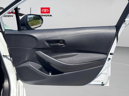 Used 2025 Toyota Corolla LE FWD image 28
