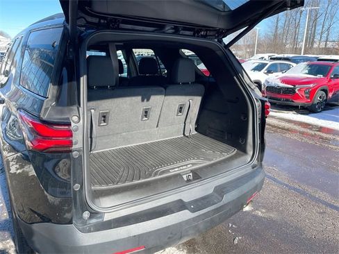 Used 2023 Chevrolet Traverse LT image 24