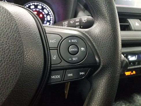 Used 2019 Toyota RAV4 LE w/ Carpet Mat Package AWD/4WD image 5