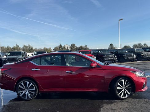 Used 2019 Nissan Altima 2.5 Platinum image 2
