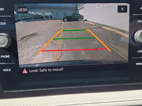 Used 2025 Volkswagen Taos SE image 22