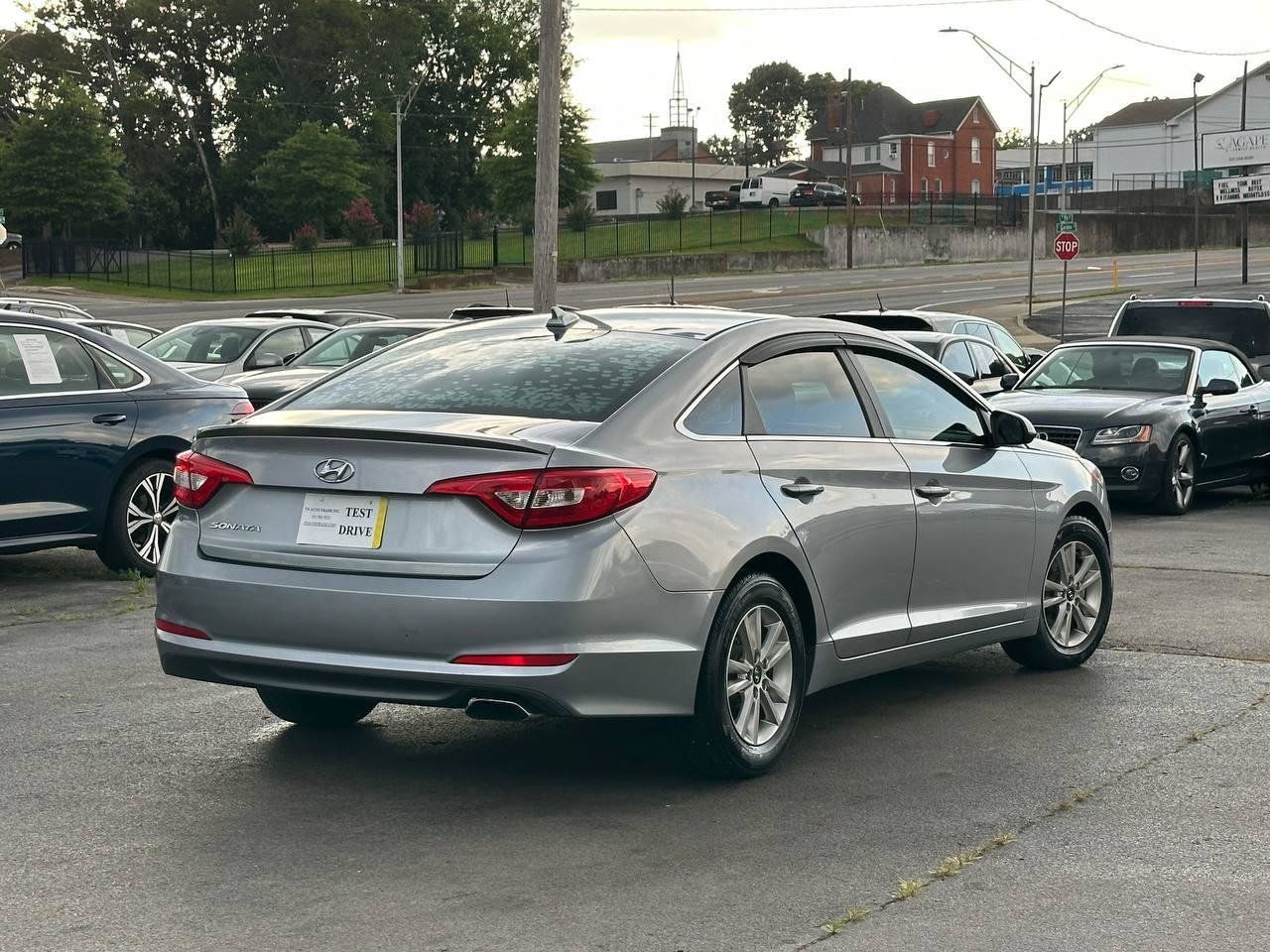 Used 2015 Hyundai Sonata SE FWD image 2