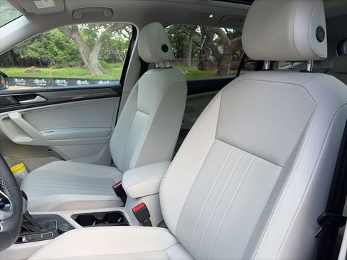 Used 2022 Volkswagen Tiguan SE AWD/4WD image 10