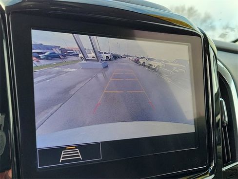 Used 2020 Chevrolet Traverse LT image 30