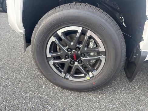 Used 2025 Toyota Tacoma TRD Sport image 11