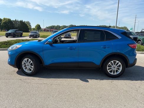 Used 2021 Ford Escape SE w/ Convenience Package AWD/4WD image 4