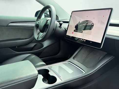 Used 2023 Tesla Model 3 Standard Range RWD image 24
