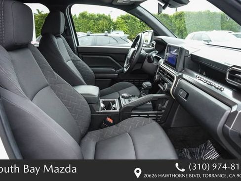 Used 2025 Toyota Tacoma SR5 AWD/4WD image 16