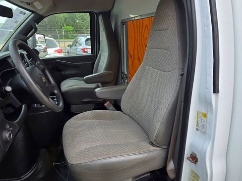 Used 2019 Chevrolet Express 3500 w/ Driver Convenience Package image 6