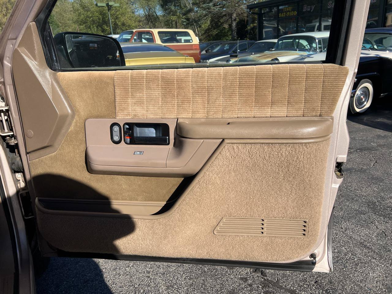 Used 1992 Chevrolet Suburban 4WD image 20