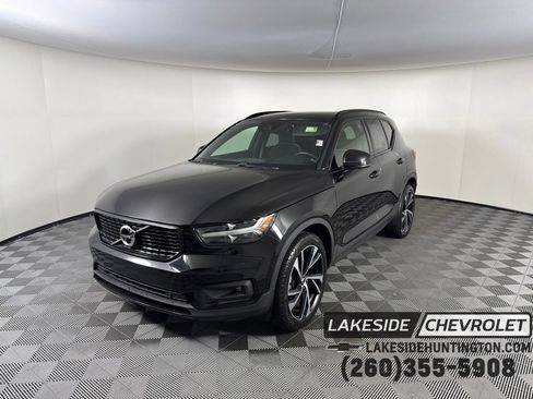 Used 2020 Volvo XC40 T4 R-Design w/ Protection Package Premier FWD image 1