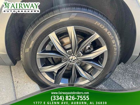 Used 2023 Volkswagen Tiguan SE AWD/4WD image 32