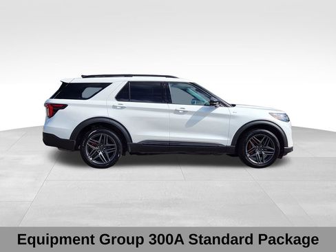 Used 2025 Ford Explorer ST-Line w/ Premium Package AWD/4WD image 3