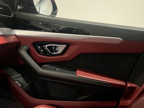 Used 2019 Lamborghini Urus AWD/4WD image 22