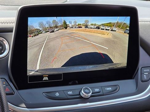 Used 2025 Chevrolet Blazer LT FWD image 23