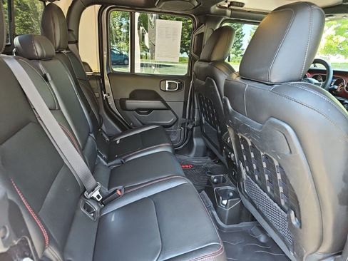 Used 2023 Jeep Gladiator Rubicon w/ LED Lighting Group AWD/4WD image 15