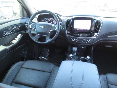 Used 2023 Chevrolet Traverse High Country FWD image 13