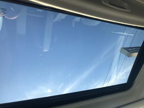Used 2022 Toyota Sienna XLE FWD image 17