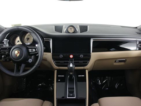 Certified 2026 Porsche Macan S AWD/4WD image 11