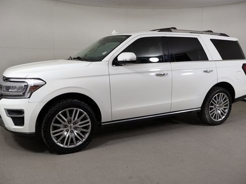 Used 2022 Ford Expedition Limited image 9