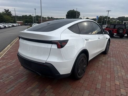 Used 2026 Tesla Model Y 2WD image 14
