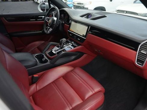 Used 2019 Porsche Cayenne AWD/4WD image 18