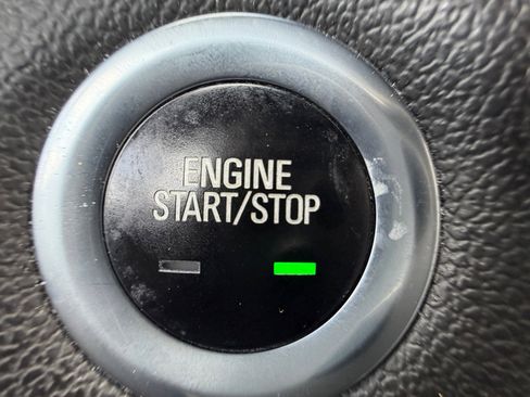 Used 2022 Chevrolet Traverse LT image 30