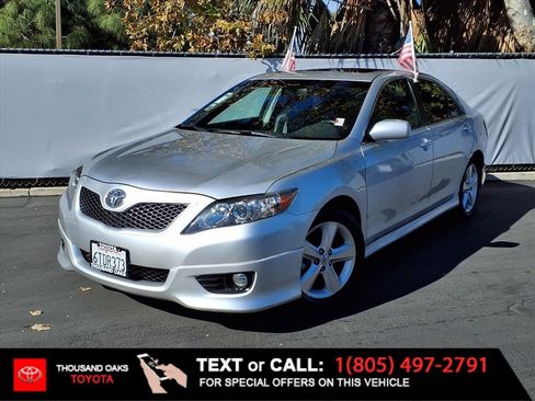 Used 2011 Toyota Camry SE image 1
