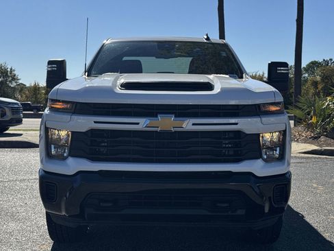 Used 2024 Chevrolet Silverado 2500 Custom w/ Custom Value Package image 3