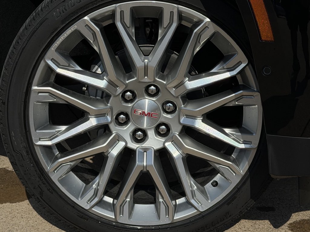 New 2027 GMC Yukon Denali w/ Denali Reserve Package AWD/4WD image 9