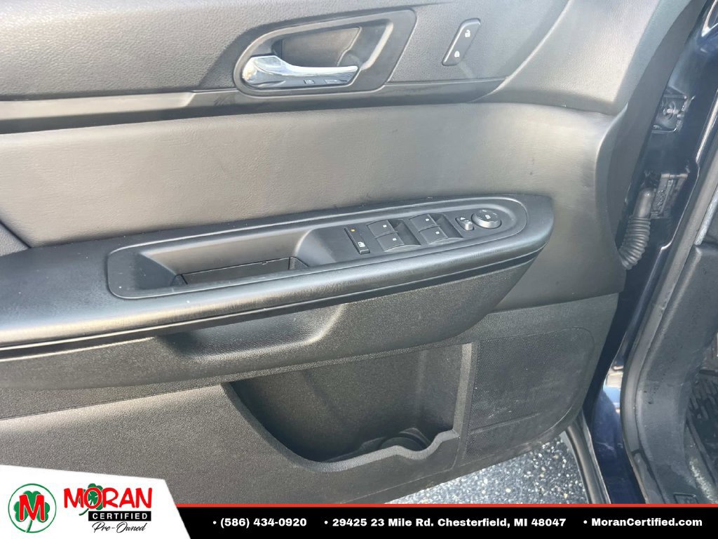 Used 2017 Chevrolet Traverse LT w/ Style and Technology Package FWD image 16