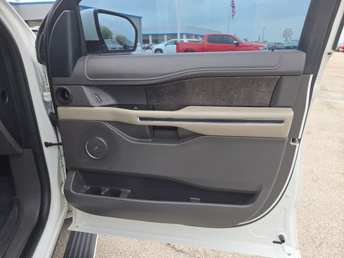 Used 2021 Ford Expedition Max Limited RWD image 28