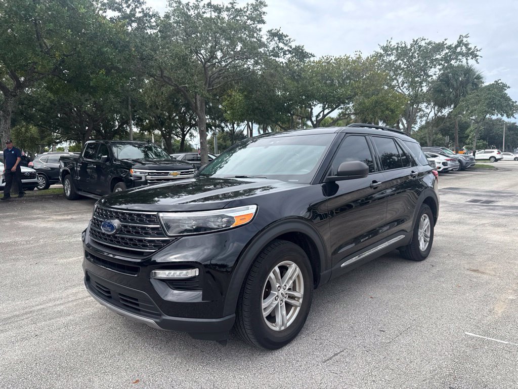 Used 2023 Ford Explorer XLT w/ Equipment Group 202A RWD image 2