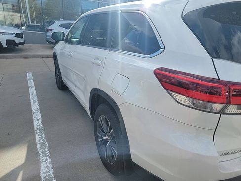 Used 2018 Toyota Highlander Plus image 7