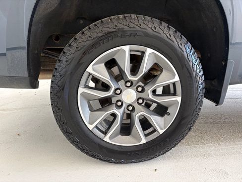 Used 2022 Chevrolet Silverado 1500 LT AWD/4WD image 24