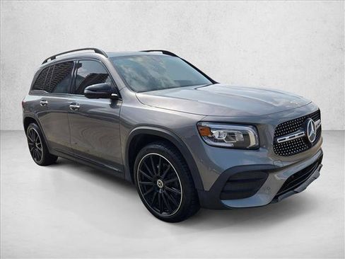 Used 2022 Mercedes-Benz GLB 250 image 3